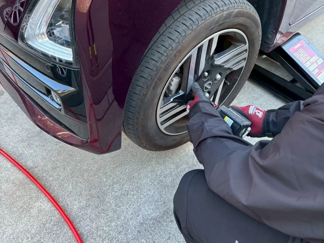 冬用タイヤから夏用タイヤへの脱着★出張作業やってます